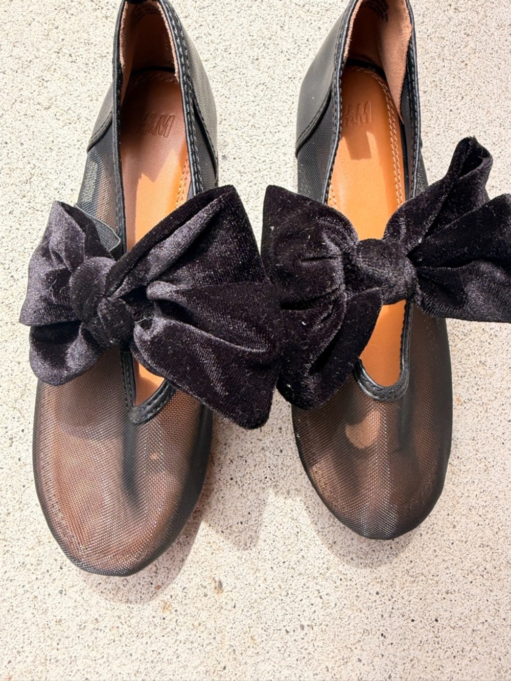 H&M Black Velvet Bow Mary Jane Dress Shoes for Kids - Picture 2 of 3